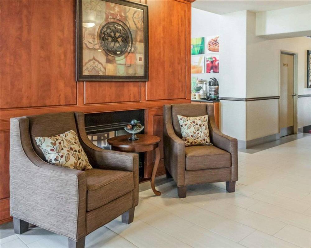Quality Inn And Suites Albuquerque 4