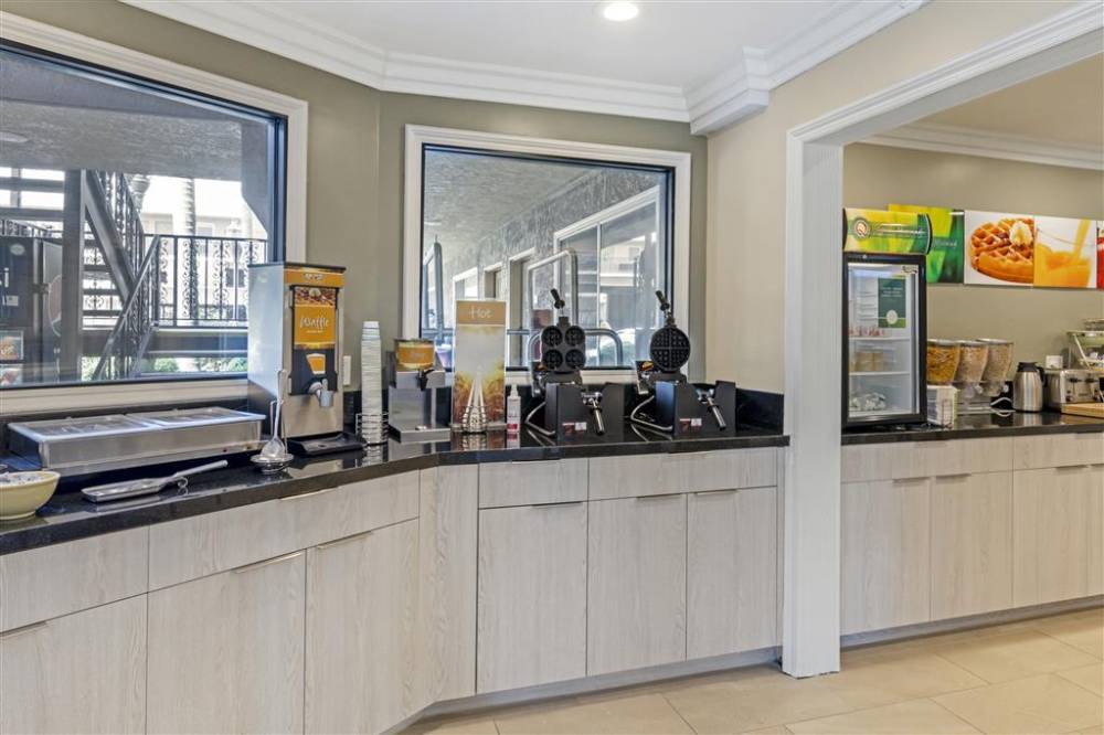 Quality Inn And Suites Anaheim Maingate 9