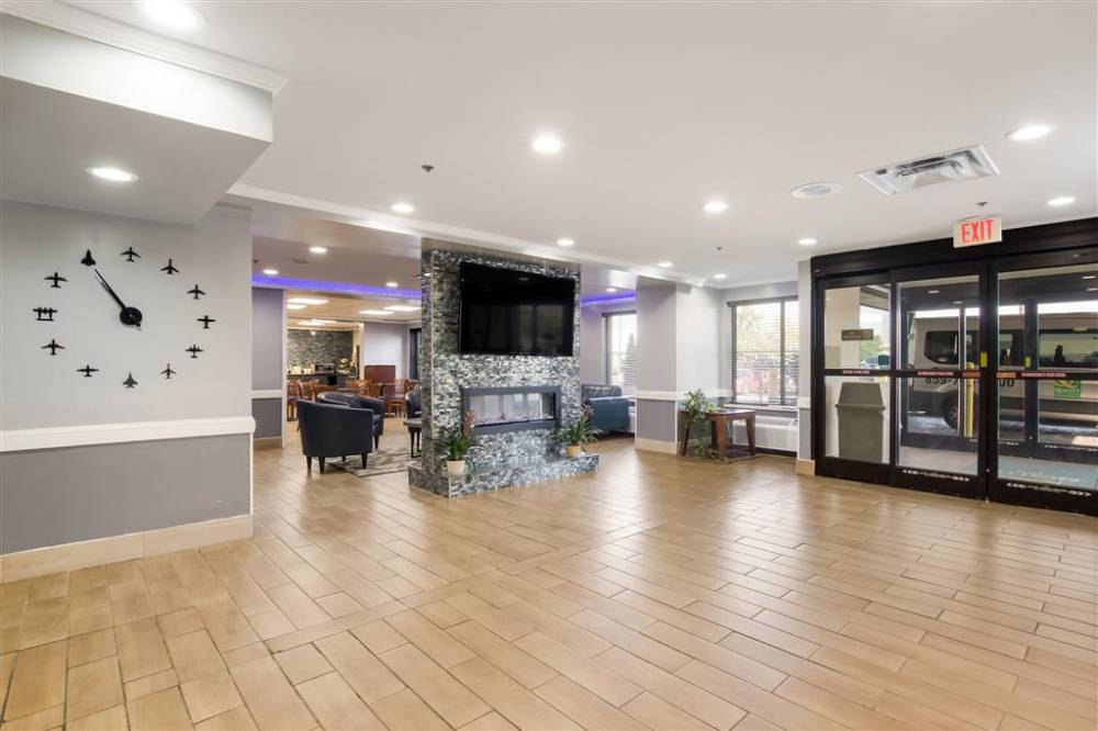 Quality Inn And Suites Cvg Airport 6