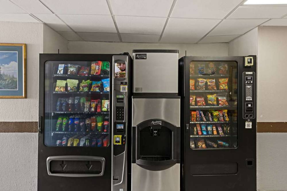 Quality Inn And Suites Near I-480 And I-29 5