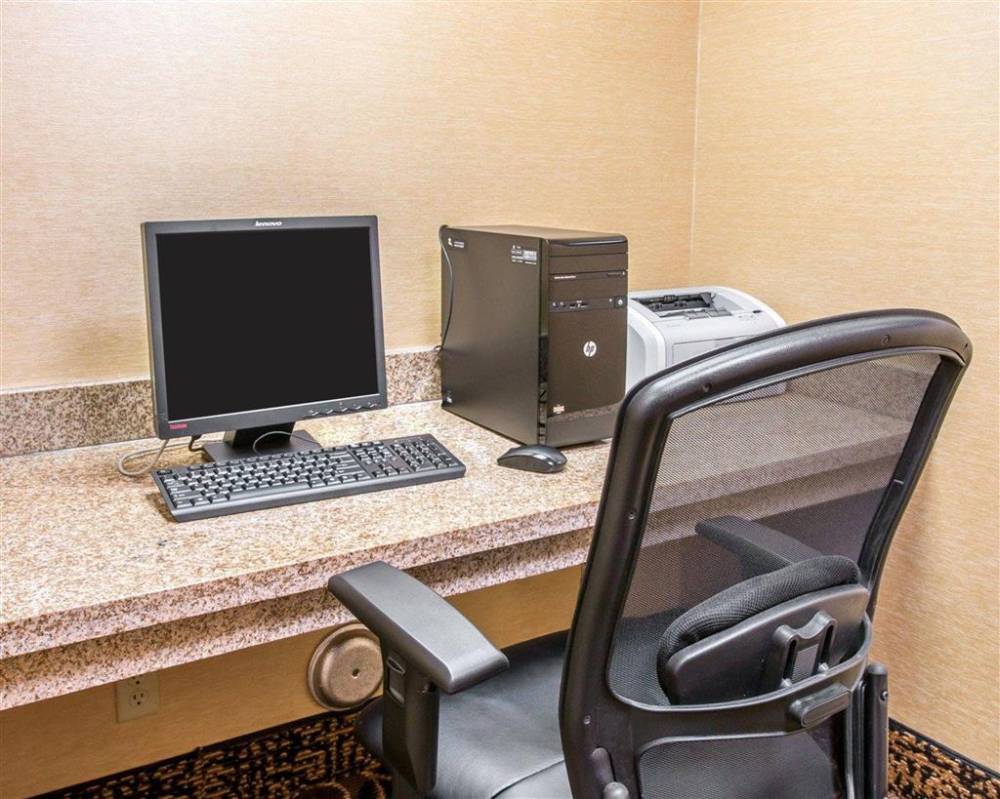 Quality Inn And Suites Niles 8