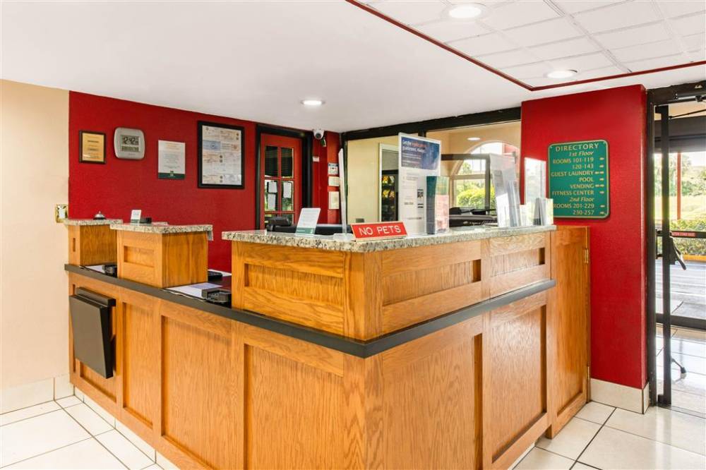 Quality Inn And Suites Orlando Airport 2