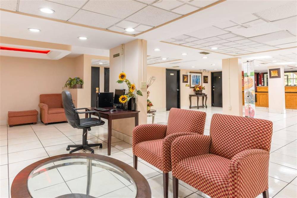 Quality Inn And Suites Orlando Airport 3