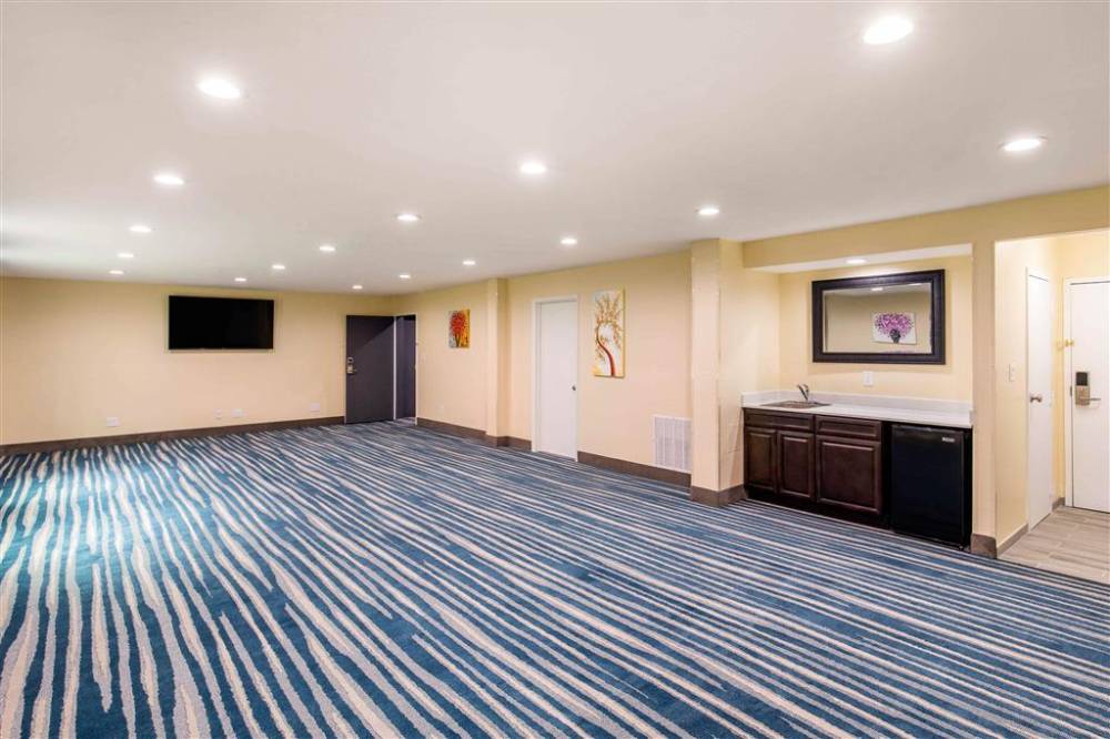 Quality Inn And Suites Plano East Richar 3