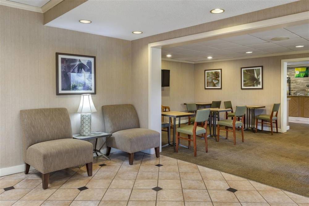 Quality Inn And Suites Raleigh Durham Ai 6