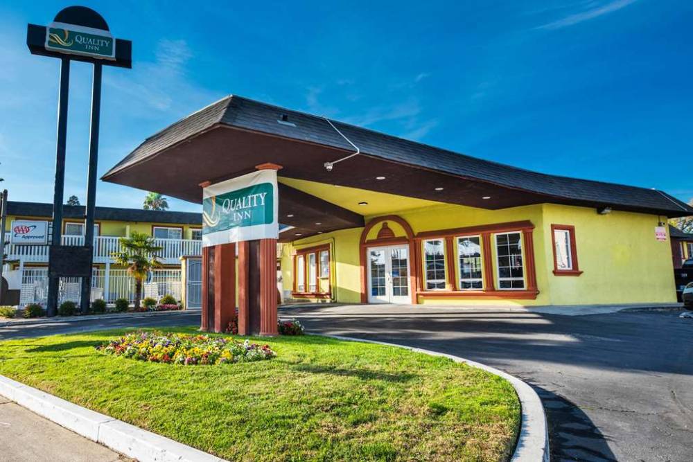 Quality Inn And Suites Sacramento 2