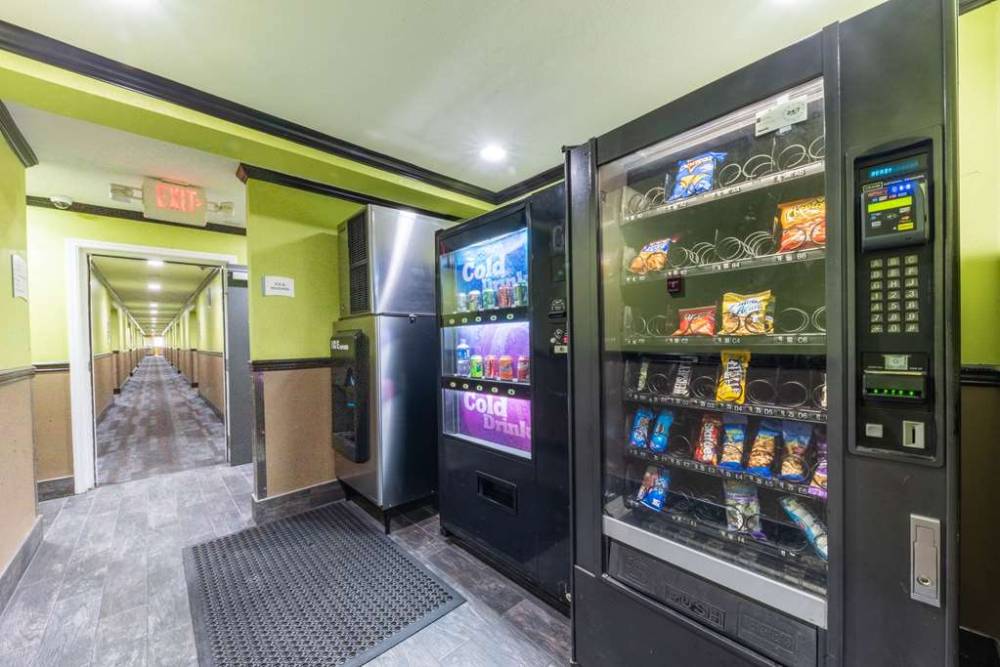 Quality Inn And Suites Sacramento 4