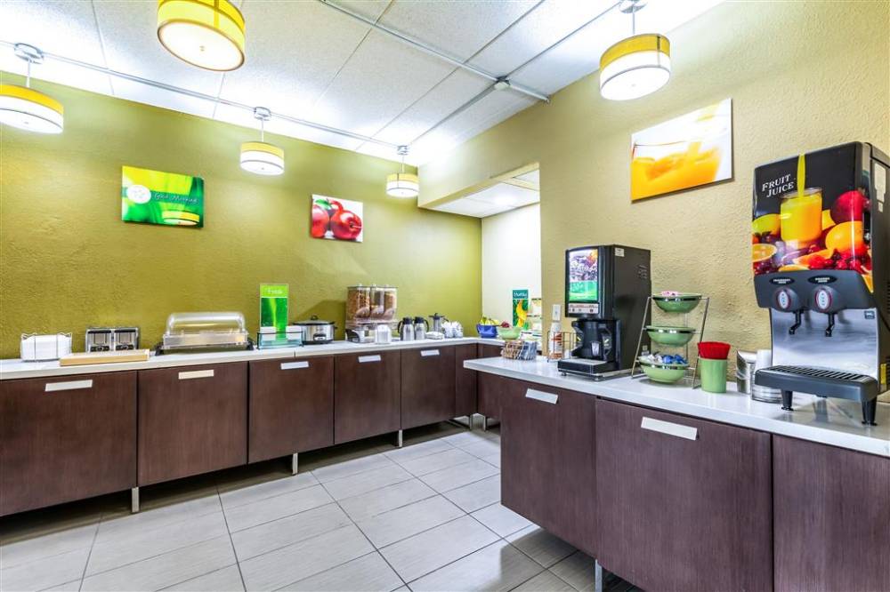 Quality Inn And Suites Southport 8