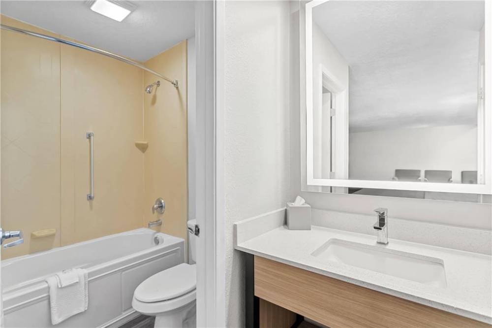 Quality Inn And Suites Sunport Airport Albuquerque 8