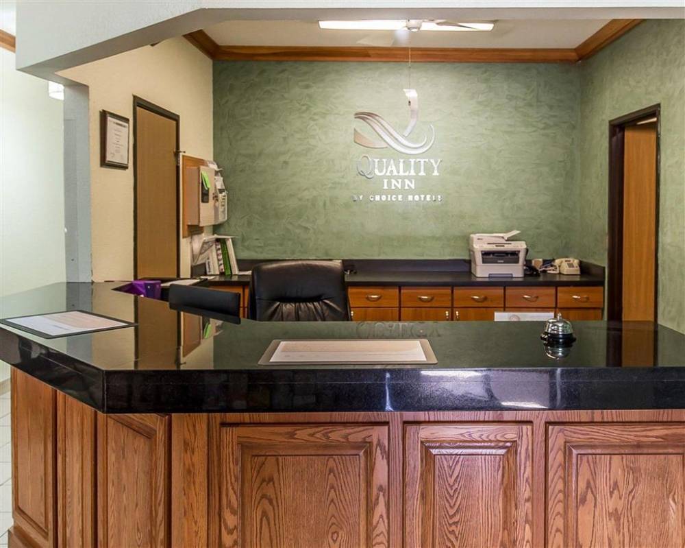 Quality Inn At Collins Road - Cedar Rapi 4