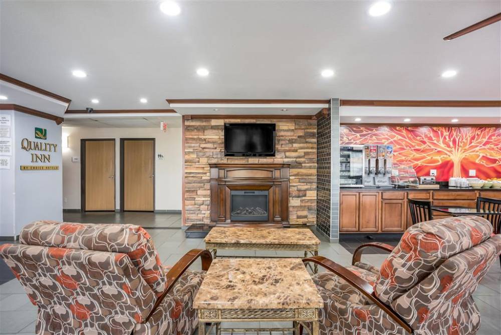 Quality Inn Cedar Rapids South 5