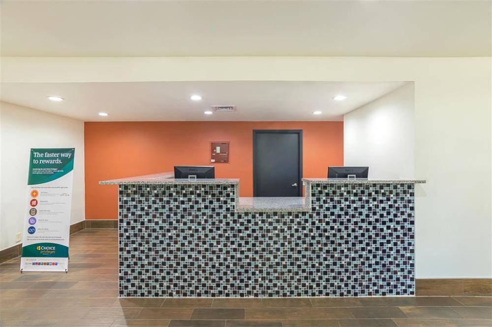 Quality Inn East 3