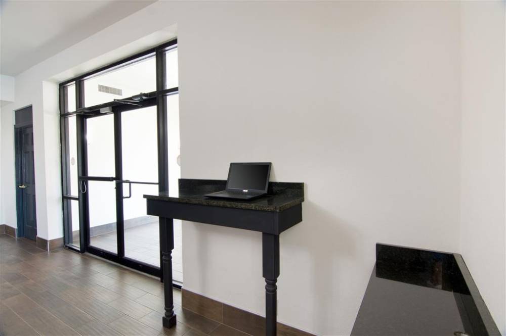 Quality Inn East 5
