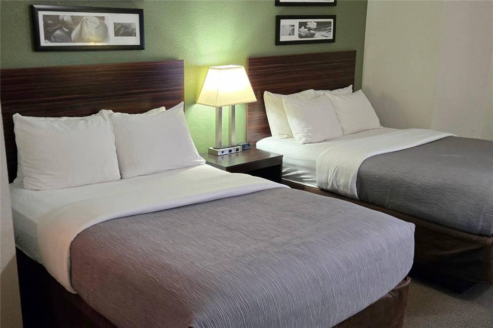 Quality Inn Kansas City International Airport 8