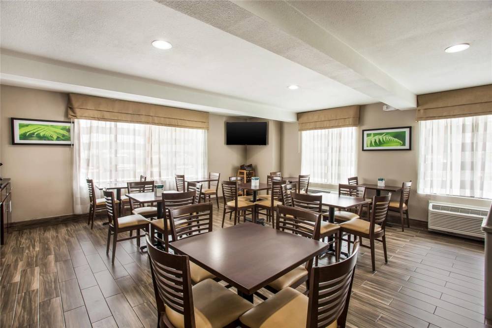 Quality Inn Kansas City International Airport 5