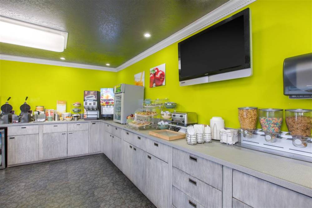 Quality Inn Near Hollywood Walk Of Fame 4