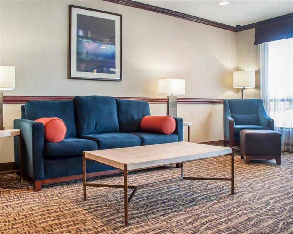 Quality Inn Near Walden Galleria Mall 3