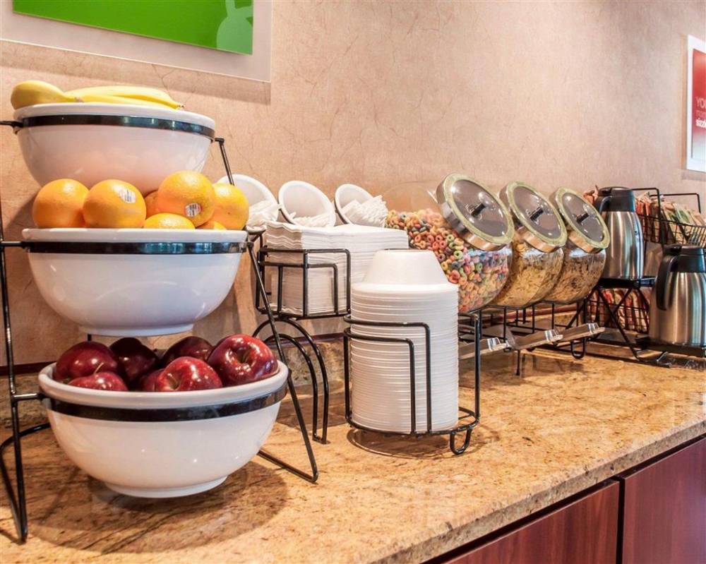 Quality Inn Near Walden Galleria Mall 8