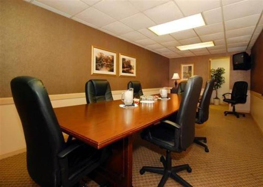 Quality Inn Pittsburgh Airport 4