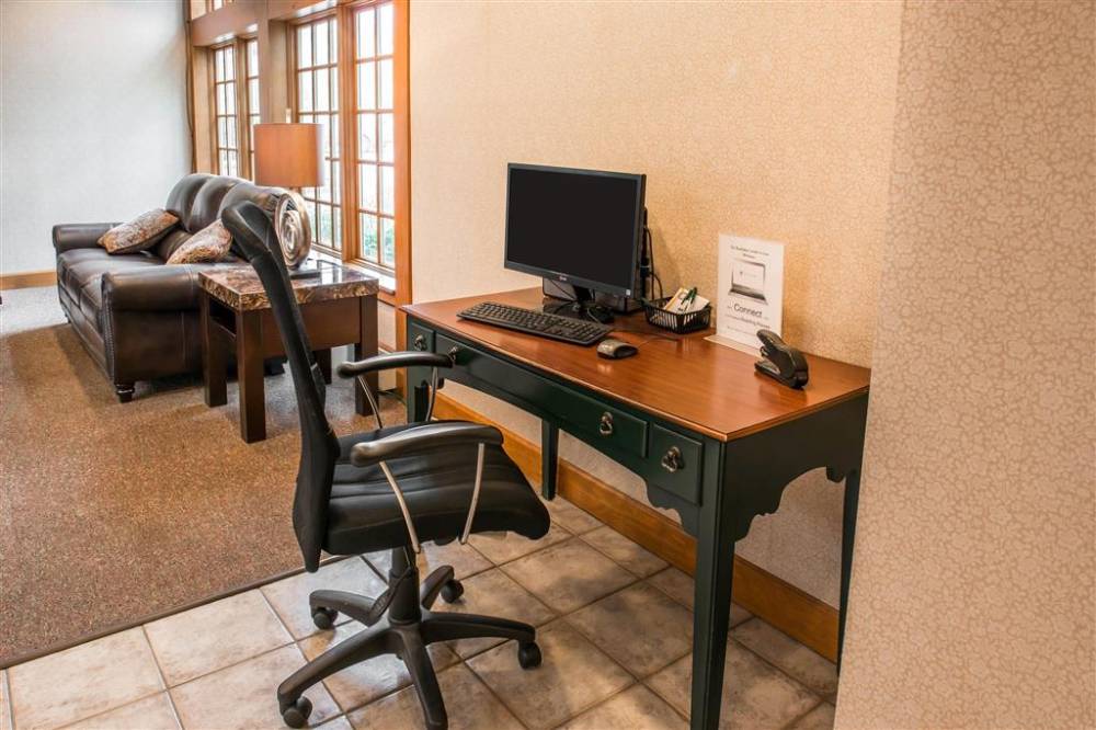 Quality Inn Pittsburgh Airport 8