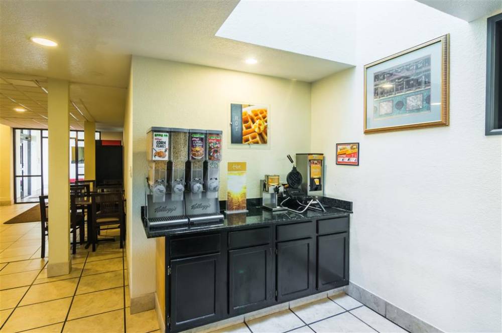 Quality Inn 8