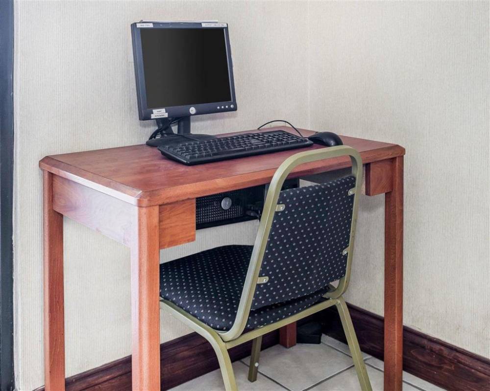 Quality Inn South 8