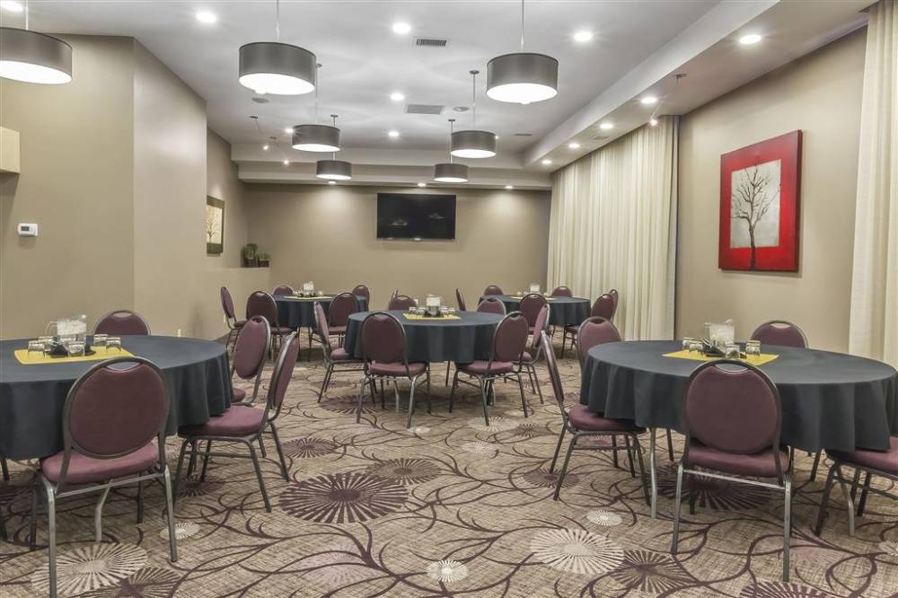 Quality Inn & Suites 4