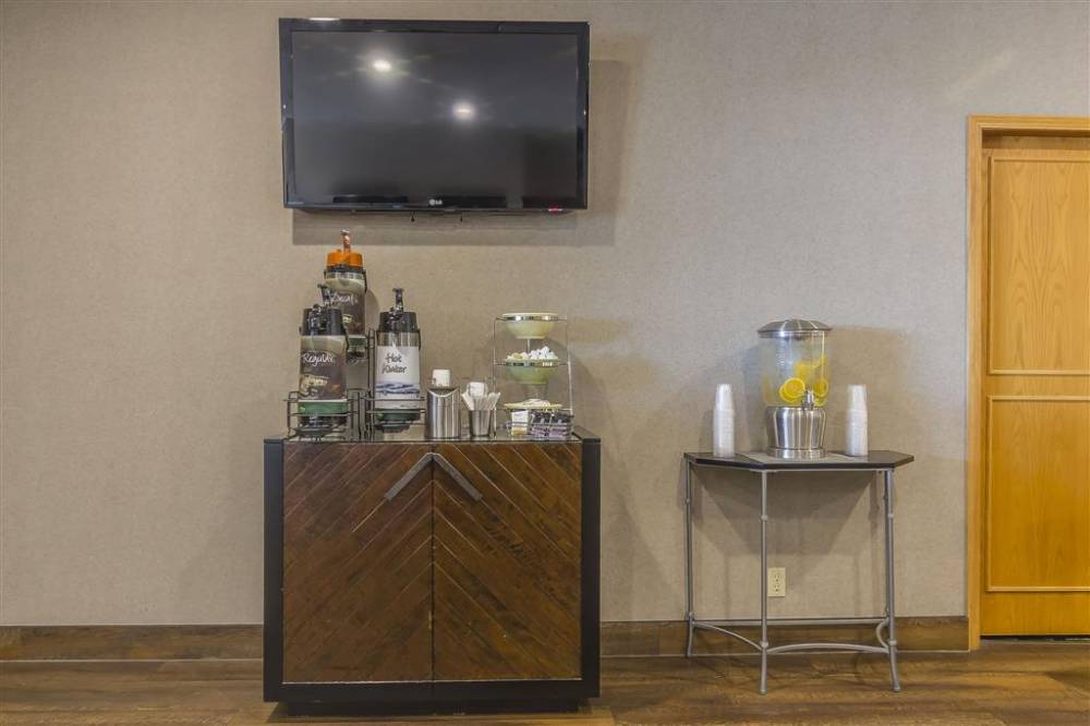 Quality Inn & Suites 7