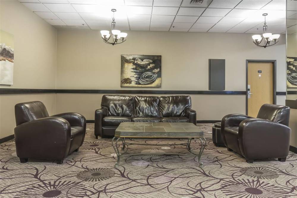 Quality Inn & Suites 8