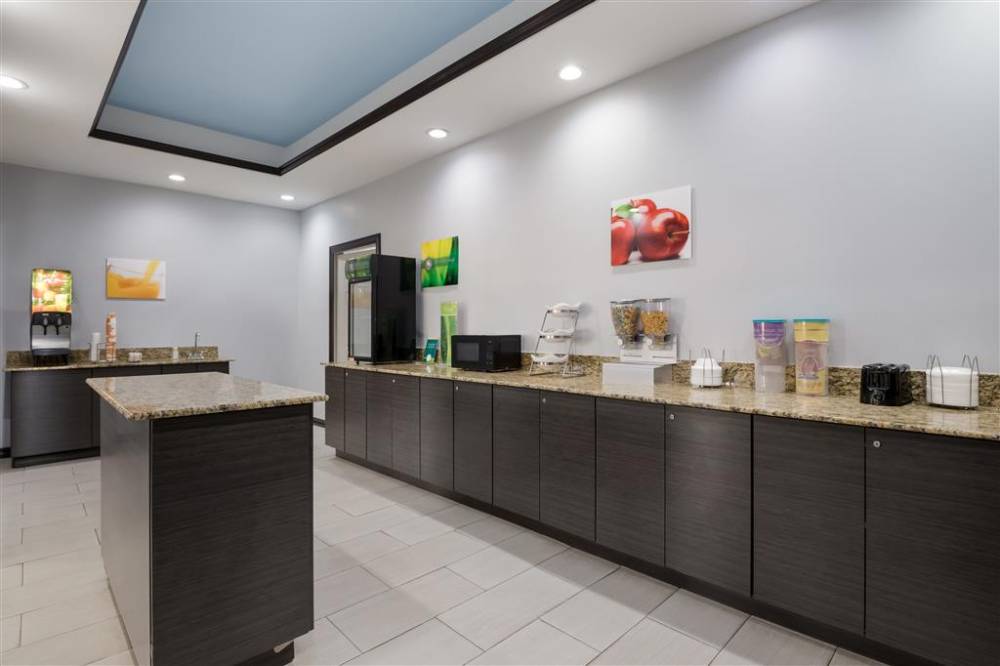 Quality Suites I-44 6
