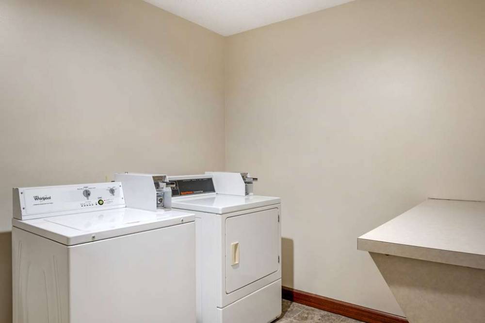 Quality Suites Indianapolis 6