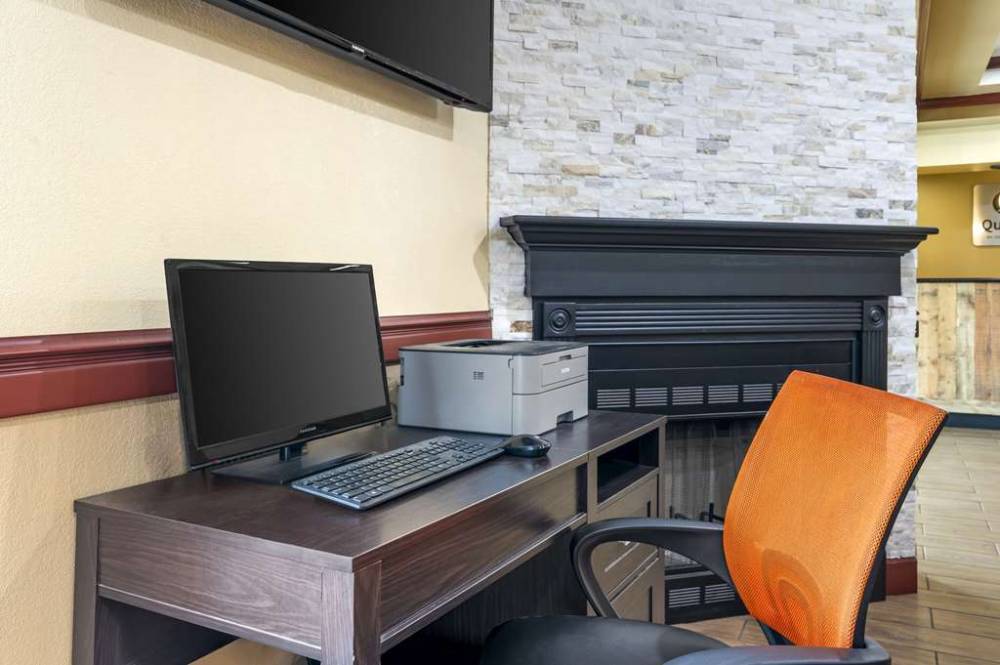 Quality Suites Indianapolis 5