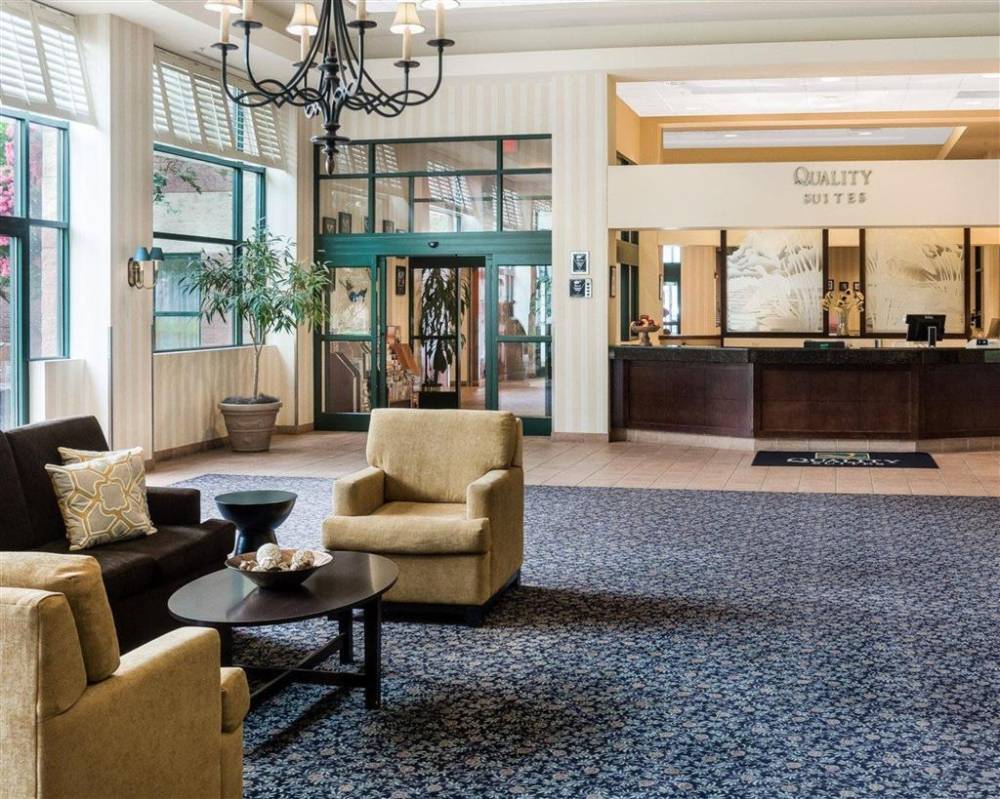 Quality Suites Lake Wright - Norfolk Airport 8