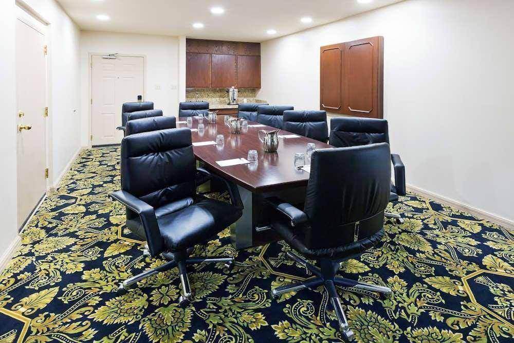 Radisson Hotel El Paso Airport 4