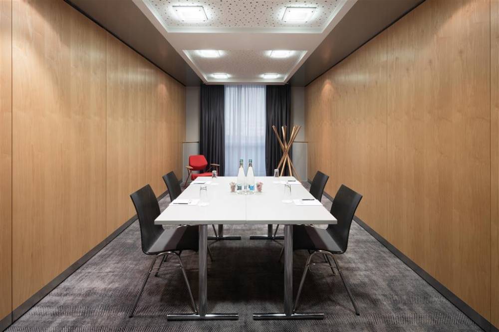 Radisson Hotel Zurich Airport 10