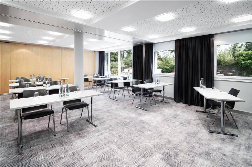 Radisson Hotel Zurich Airport 9