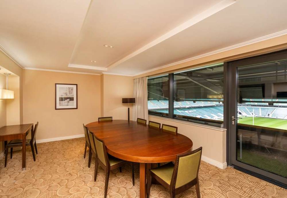 Radisson Red London Twickenham 8