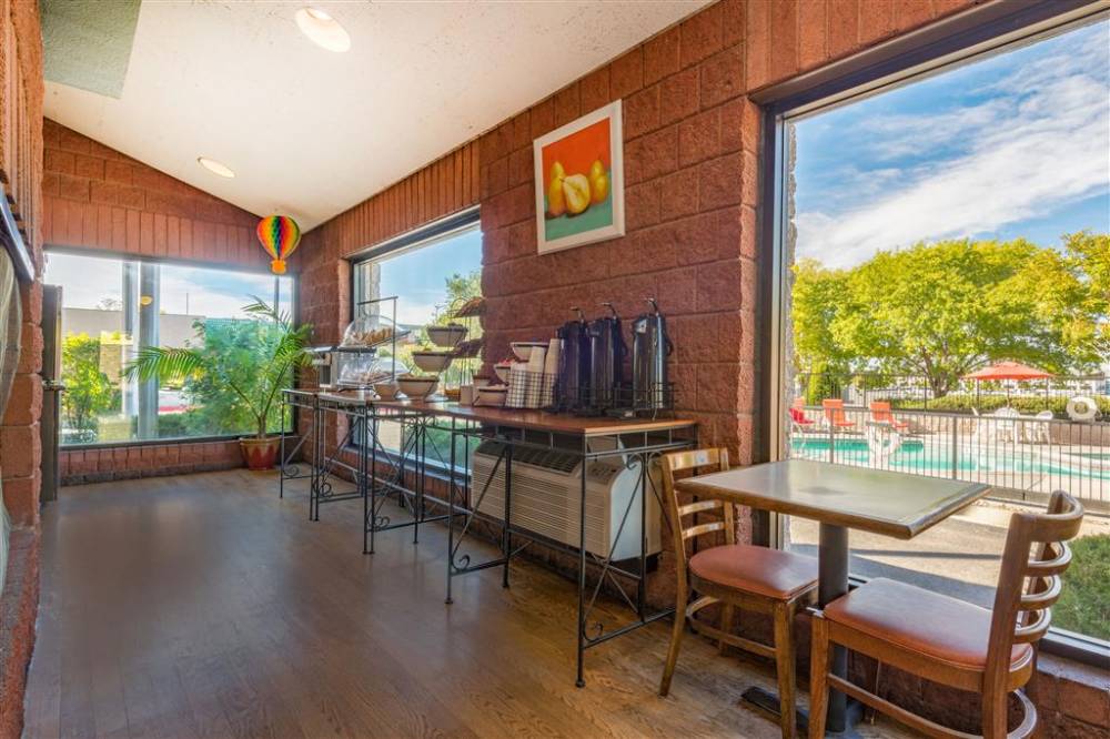 Ramada By Wyndham Albuquerque Airport 3