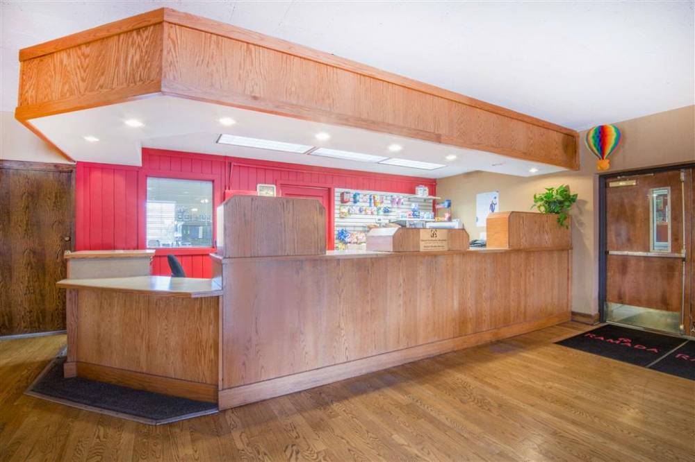 Ramada By Wyndham Albuquerque Airport 2