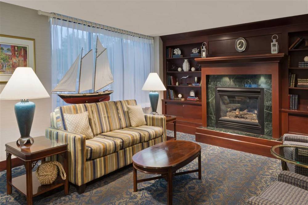 Ramada By Wyndham Boston 4