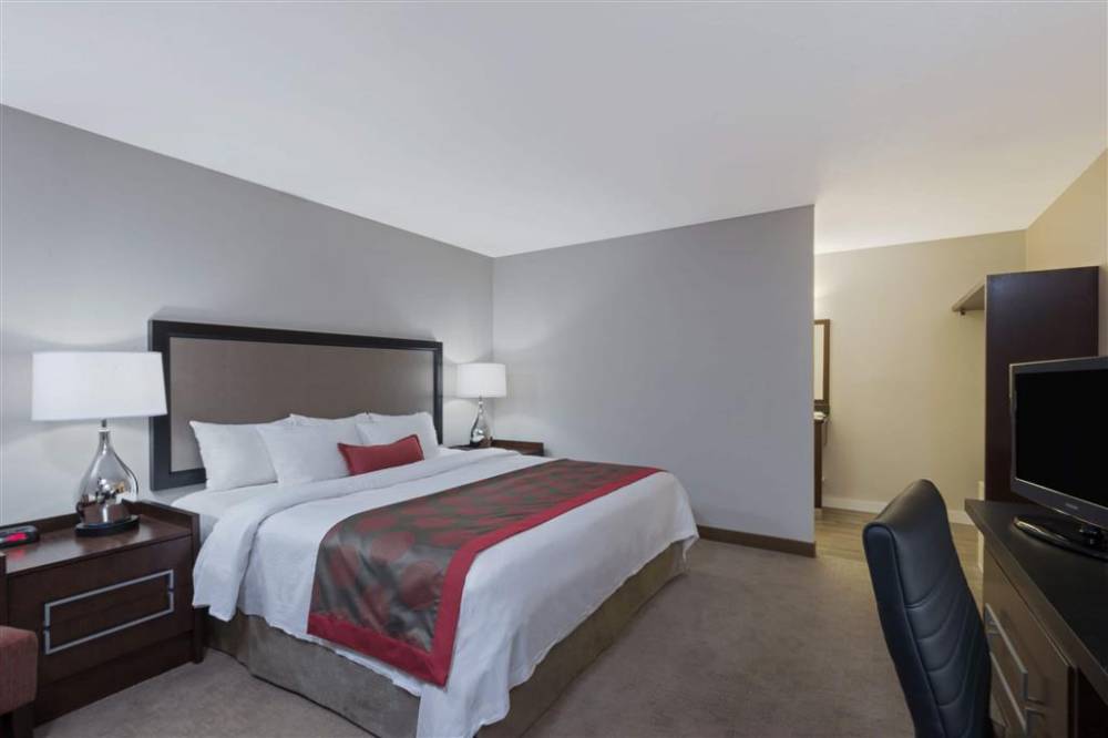 Ramada By Wyndham Boston 9