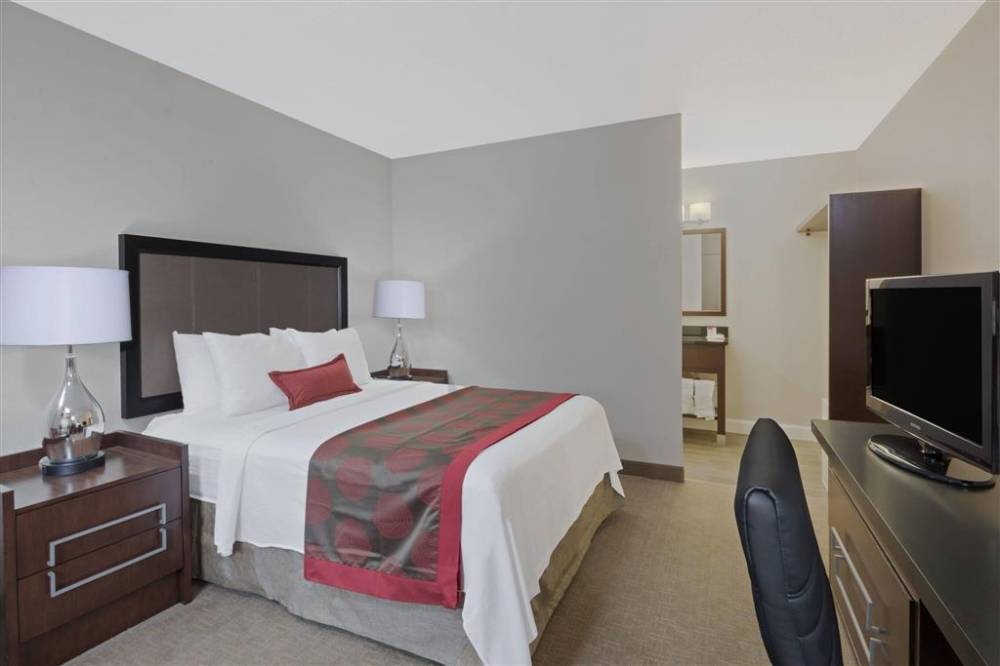 Ramada By Wyndham Boston 8