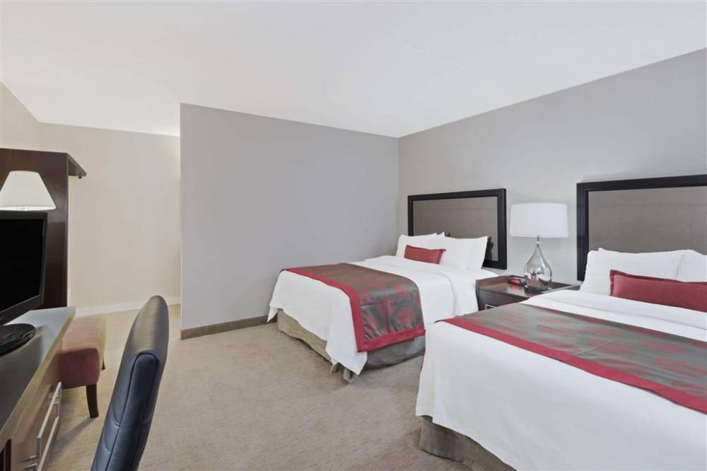 Ramada By Wyndham Boston 10