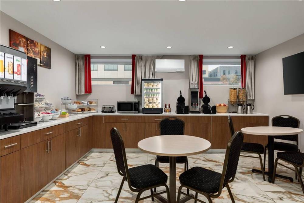 Ramada By Wyndham Brooklyn Empire Blvd 4