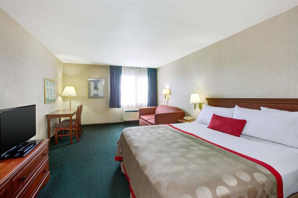 Ramada By Wyndham Hawthorne Lax / La Stadium 8