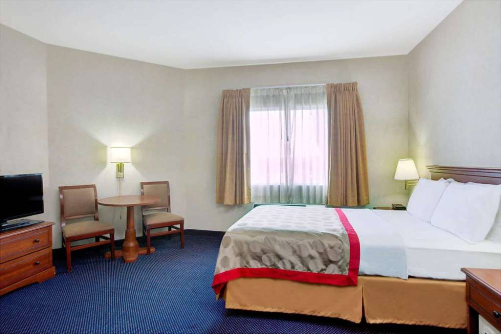 Ramada By Wyndham Hawthorne Lax / La Stadium 9