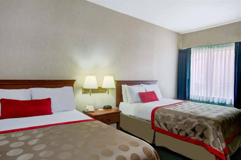 Ramada By Wyndham Hawthorne Lax / La Stadium 7