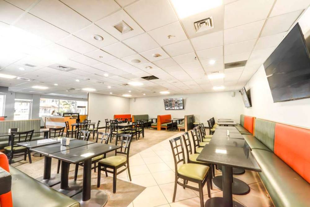Ramada By Wyndham Hotel & Water Park 4