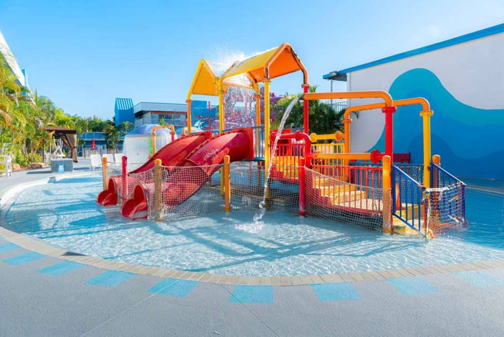 Ramada By Wyndham Hotel & Water Park 3