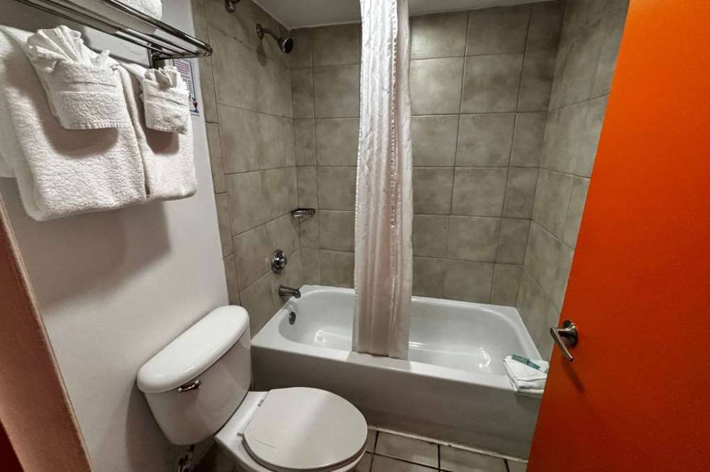 Ramada By Wyndham Hotel & Water Park 6